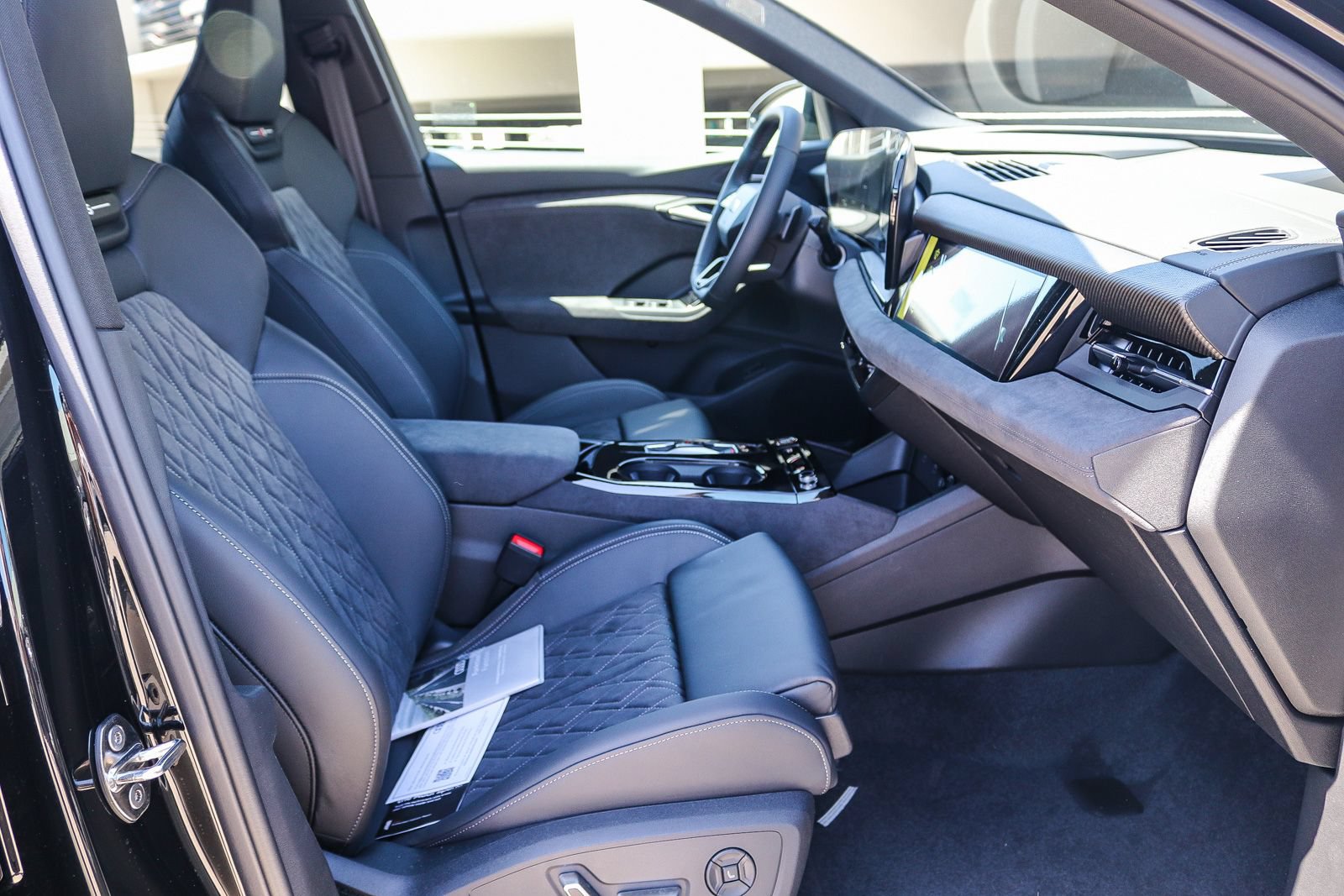 New 2027 Audi SQ6 e-tron Prestige AWD/4WD image 16
