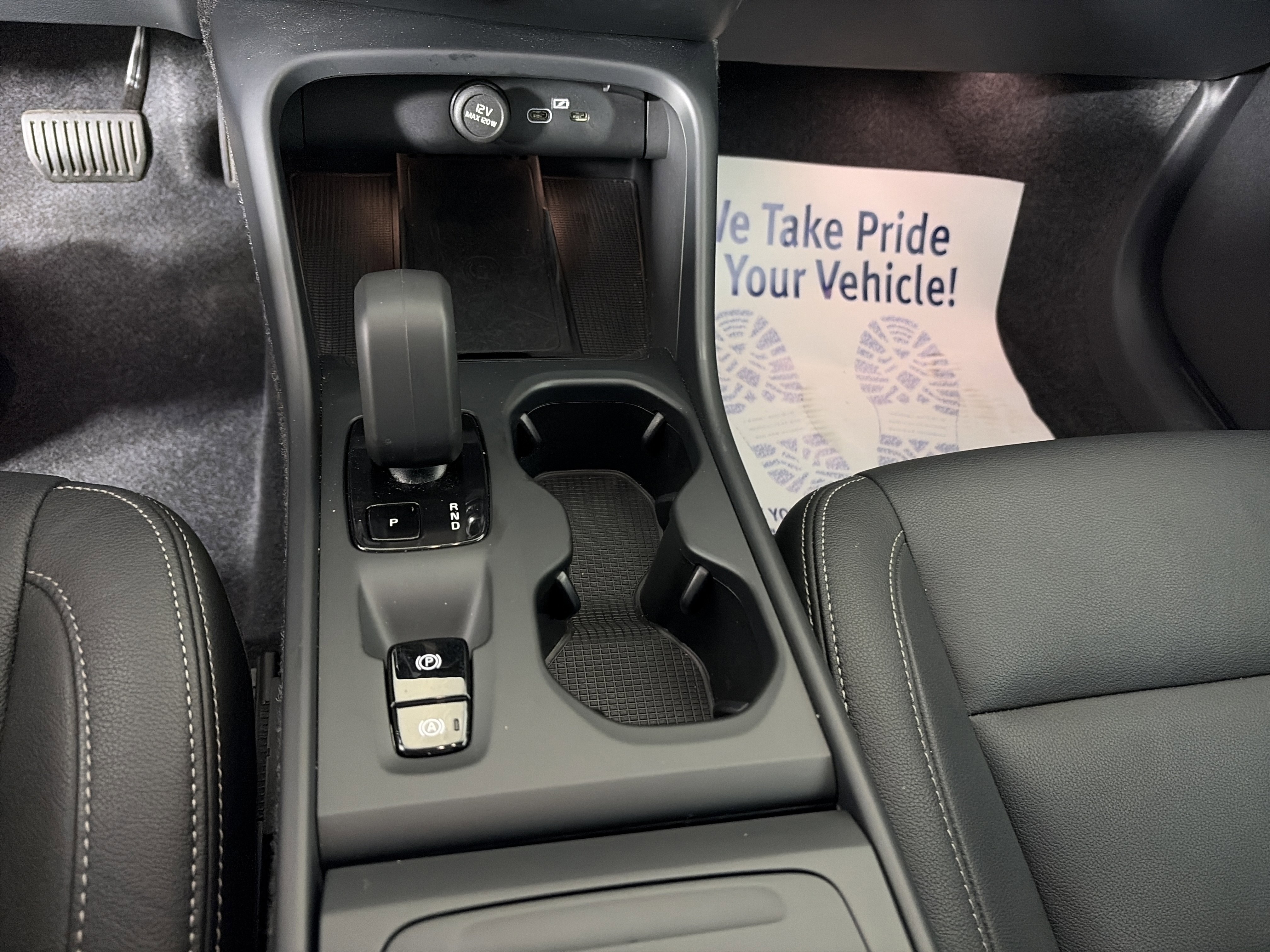 Used 2025 Volvo XC40 B5 Core image 27