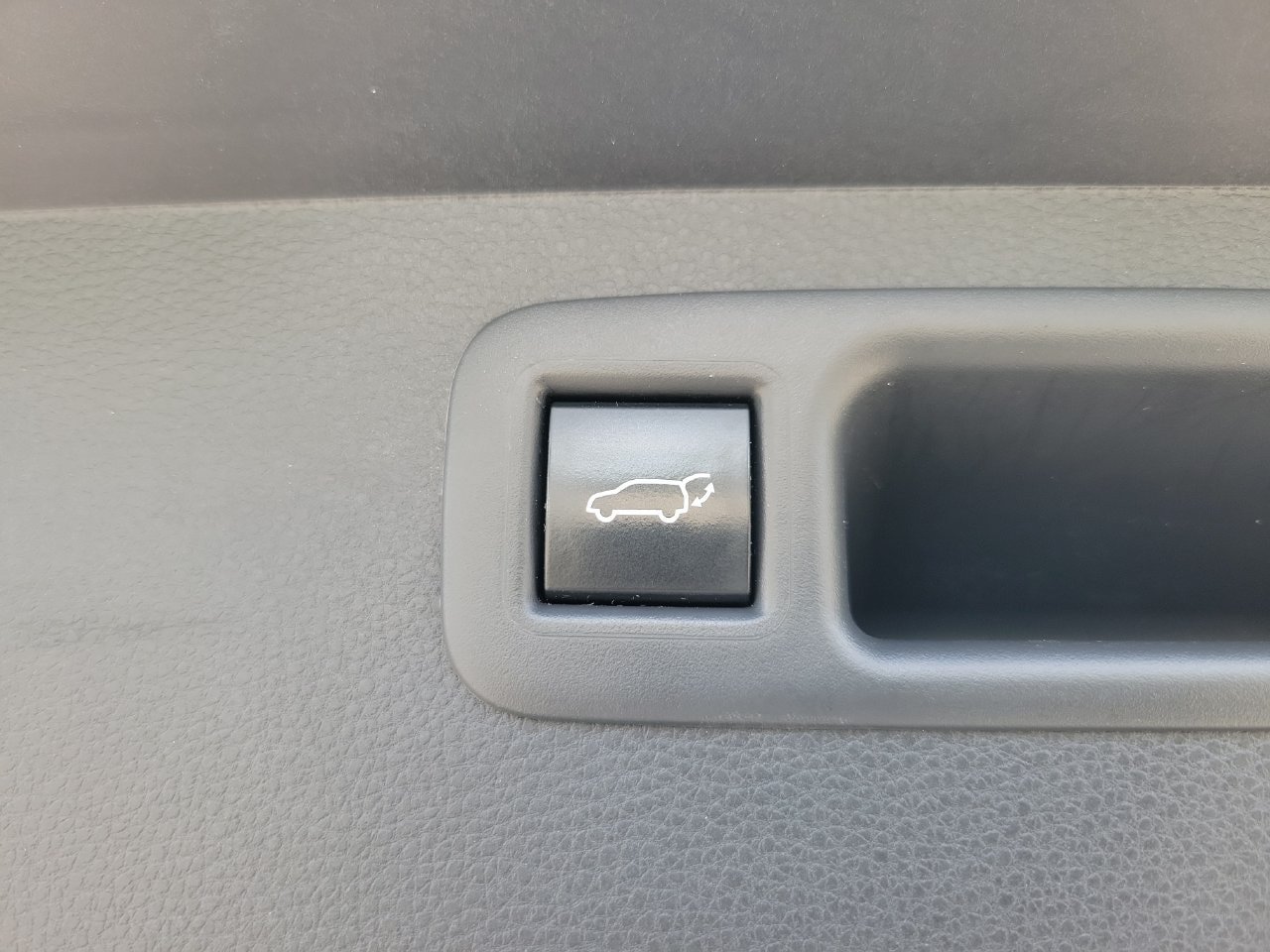 Used 2026 Toyota Highlander Limited AWD/4WD image 9