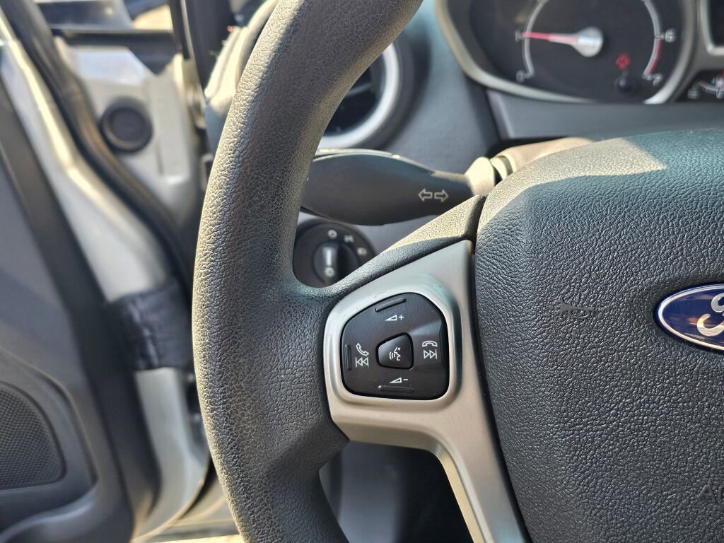 Used 2013 Ford Fiesta SE image 31