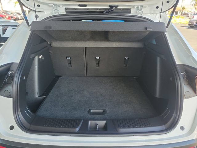 Used 2025 Chevrolet Trax RS FWD image 28