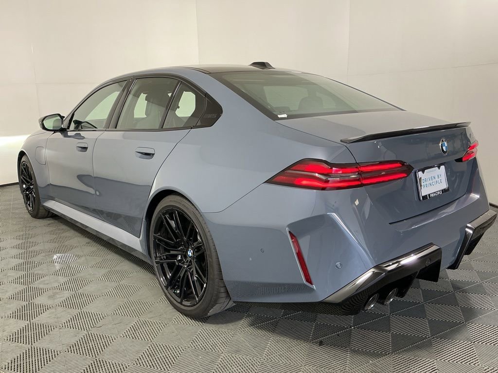 New 2026 BMW M5 w/ Carbon Package image 4