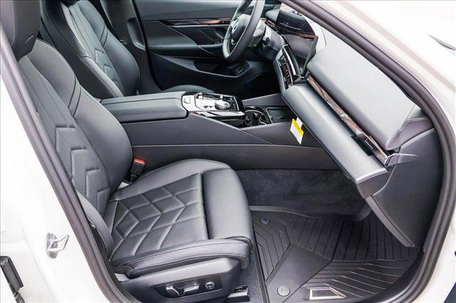 Used 2025 BMW i5 xDrive40 w/ Premium Package image 25