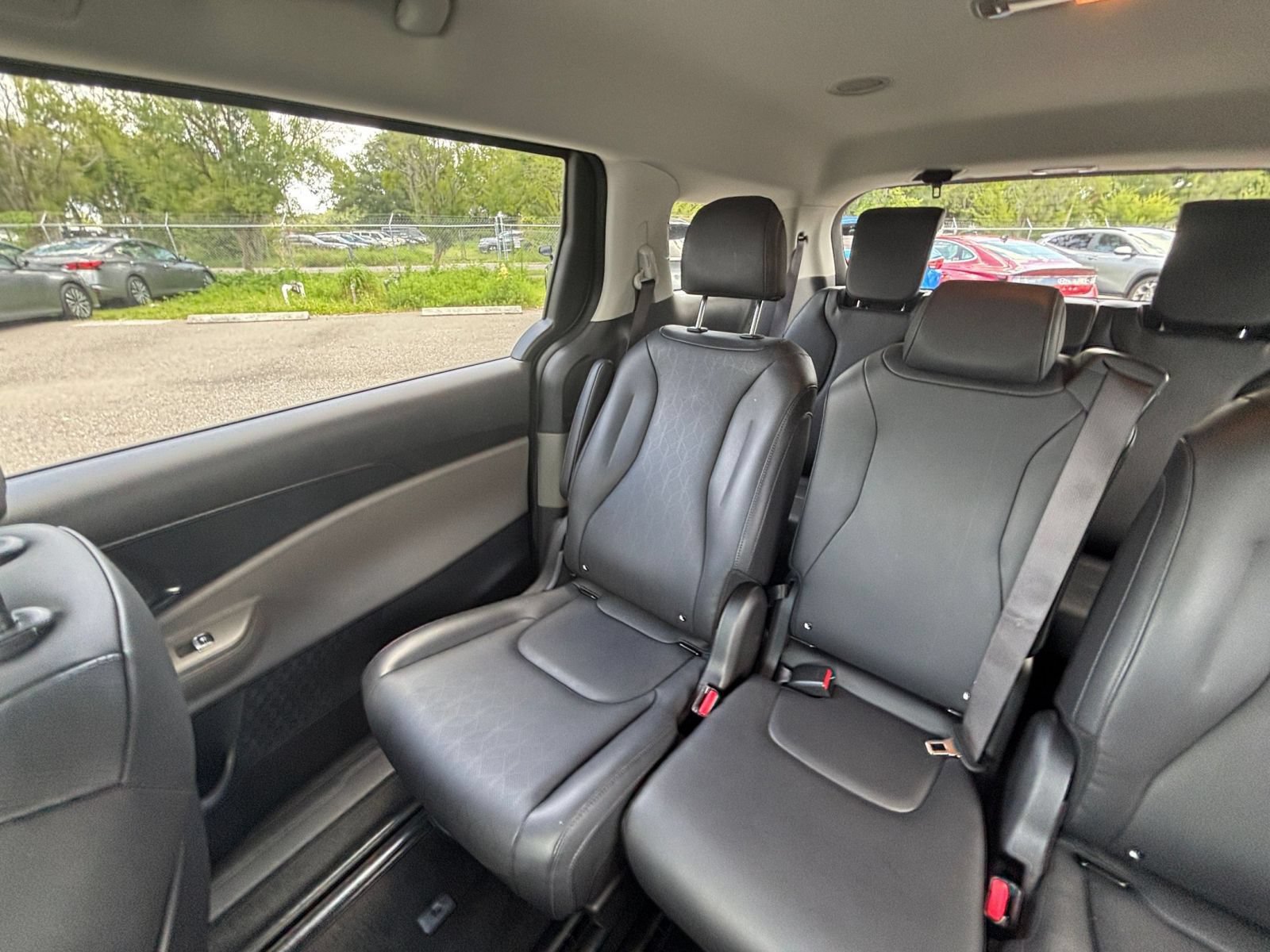 Used 2026 Kia Carnival FWD image 42
