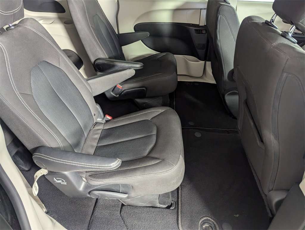 Used 2023 Chrysler Voyager LX image 31