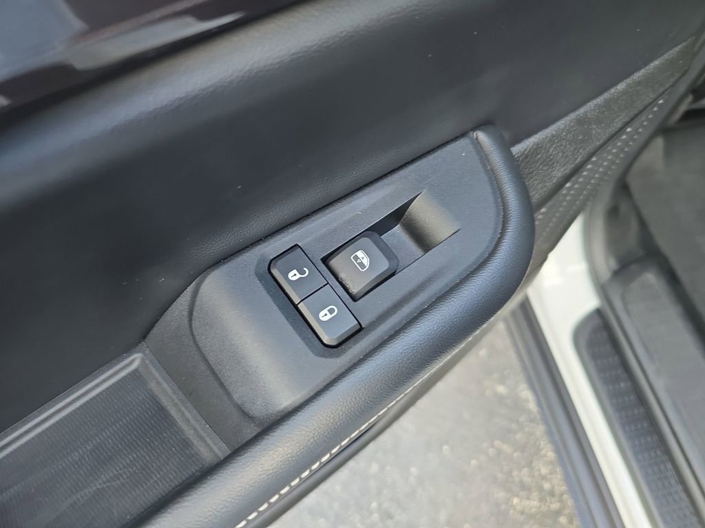 Used 2022 Jeep Grand Cherokee L Laredo w/ Luxury Tech Group I image 11