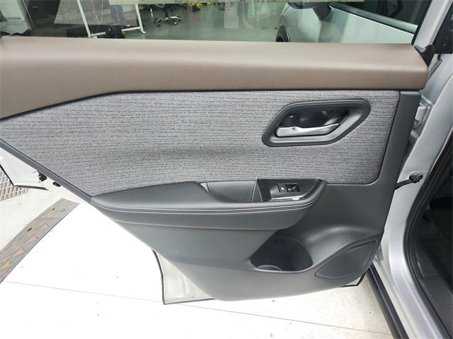 Used 2022 Nissan Rogue SV image 33