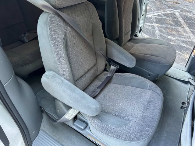 Used 2001 Nissan Quest SE FWD image 25