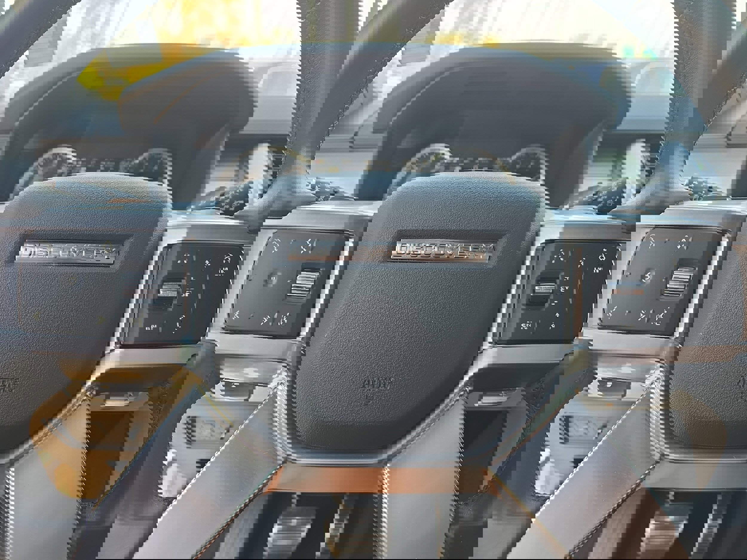 Used 2023 Land Rover Discovery S R-Dynamic image 24