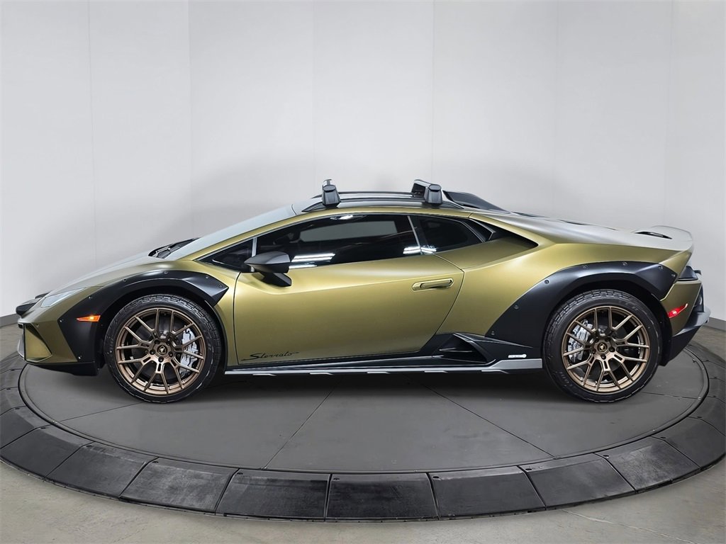 Used 2024 Lamborghini Huracan Sterrato image 2