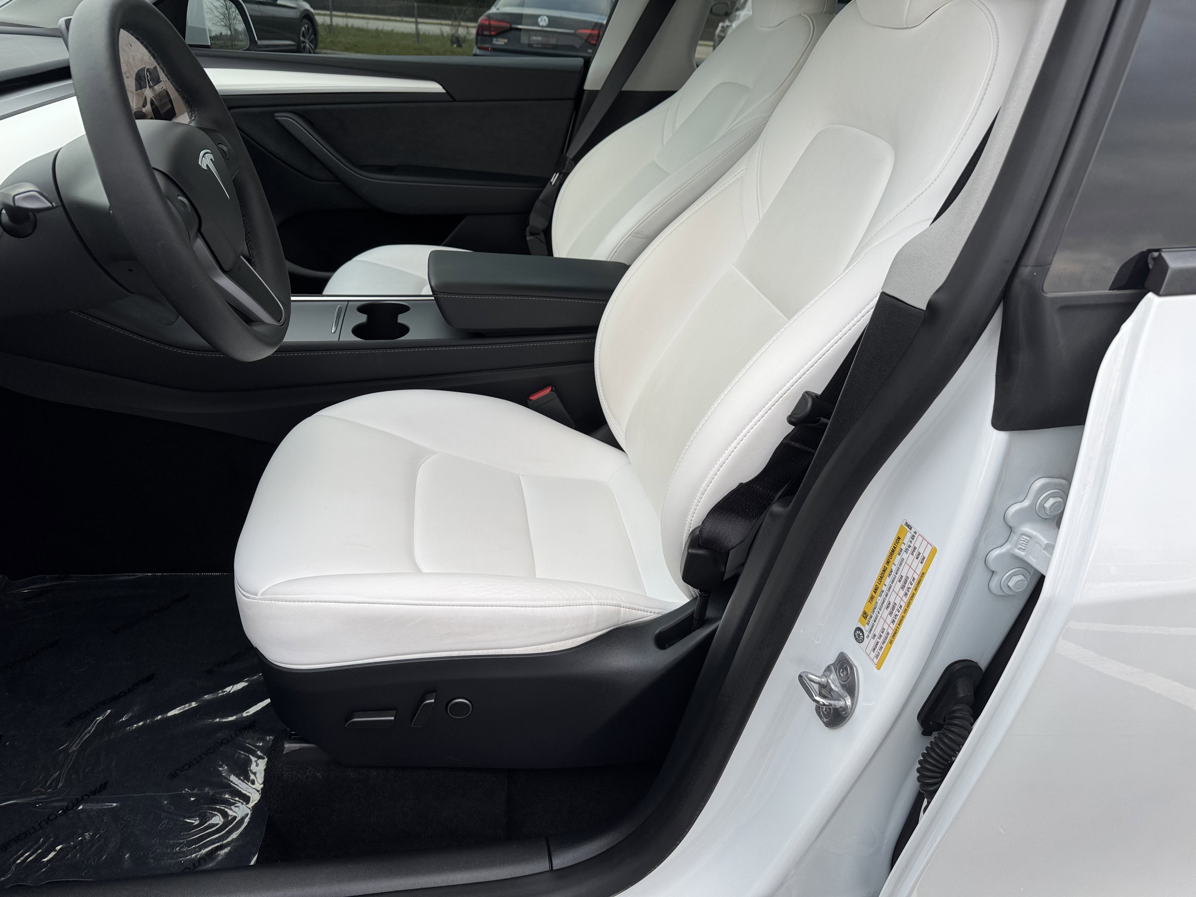 Used 2024 Tesla Model Y Long Range AWD/4WD image 24