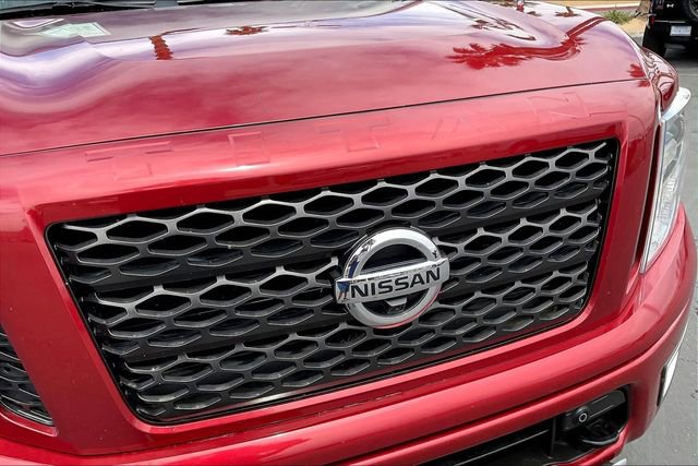 Used 2017 Nissan Titan PRO-4X w/ Pro-4x Convenience Package image 30