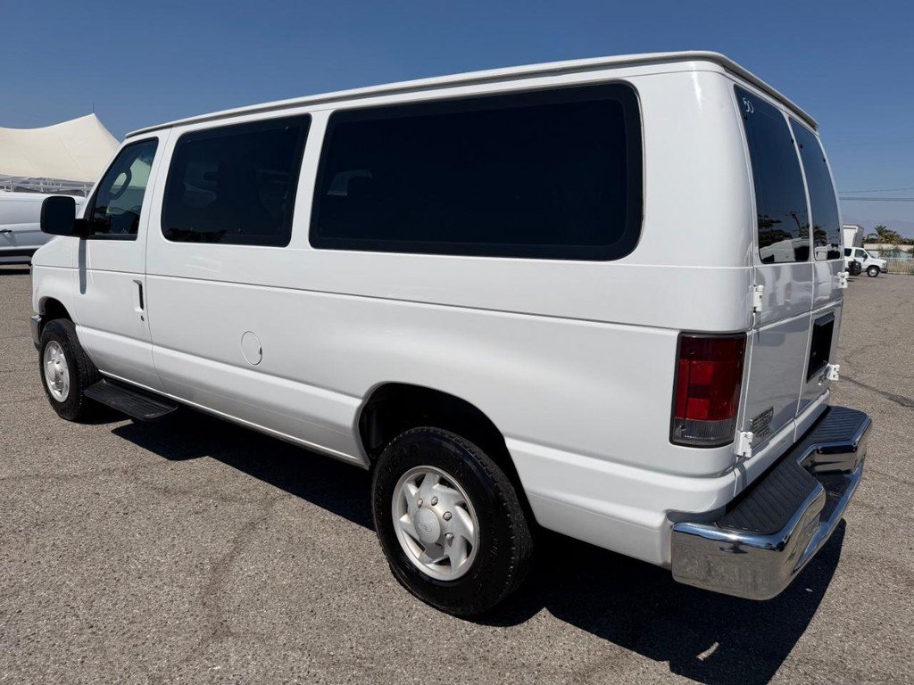 Used 2009 Ford E-350 and Econoline 350 Super Duty Wagon RWD image 9