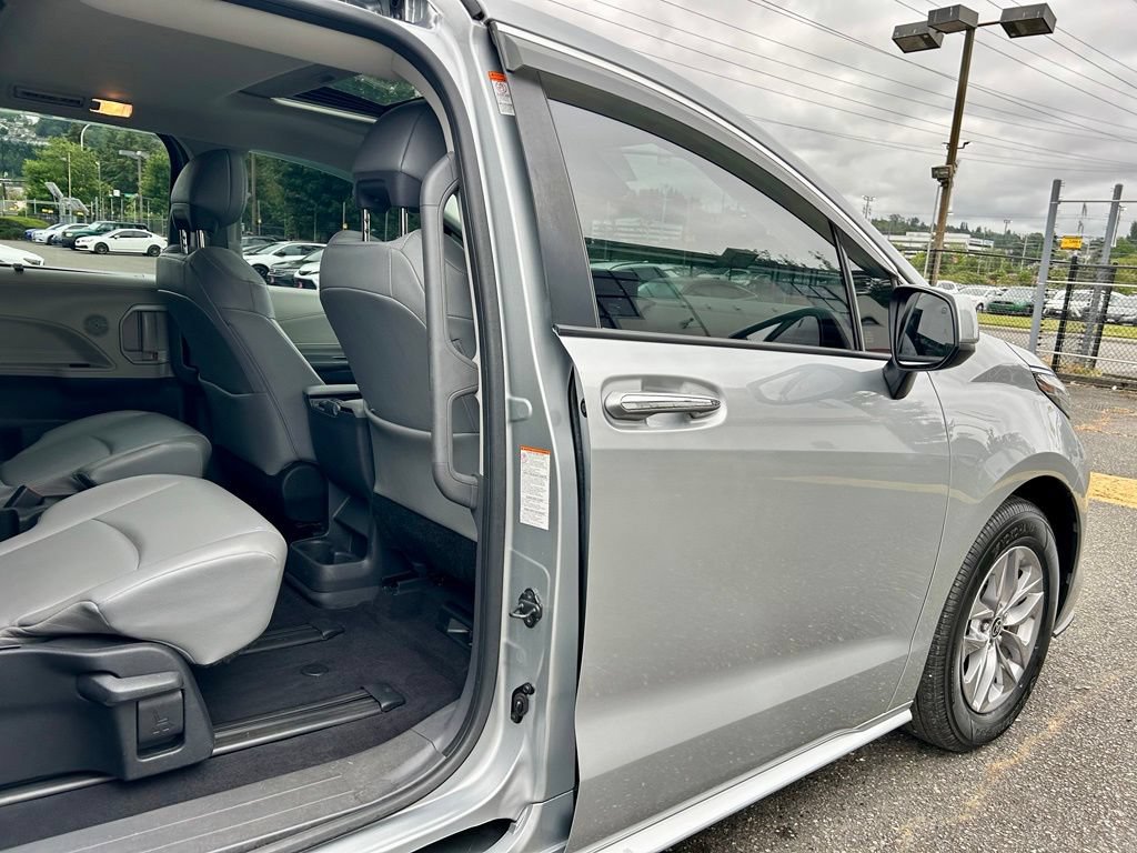 Certified 2022 Toyota Sienna XLE w/ XLE Plus Package FWD image 14