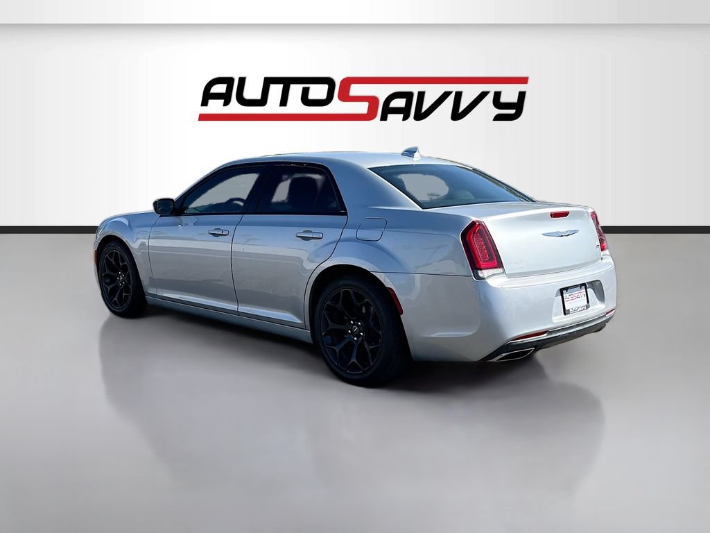 Used 2019 Chrysler 300 Touring w/ Sport Appearance Package RWD image 5