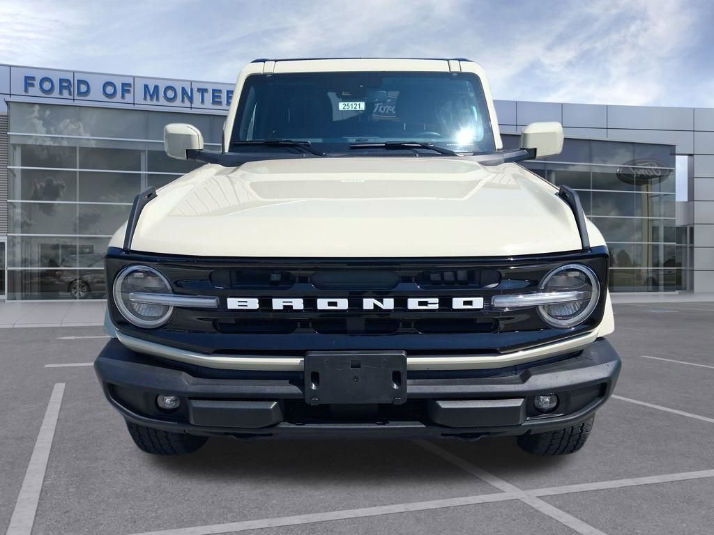 Used 2025 Ford Bronco Outer Banks image 9