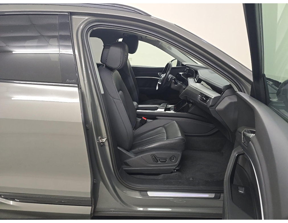 Used 2024 Audi Q8 e-tron Premium Plus AWD/4WD image 8