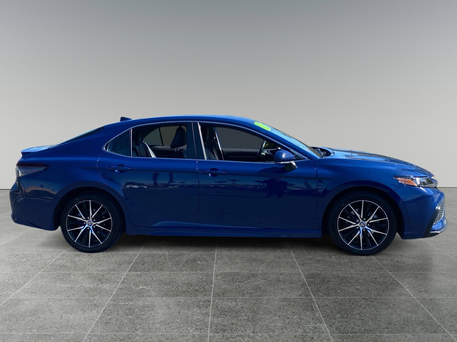 Used 2024 Toyota Camry SE FWD image 6