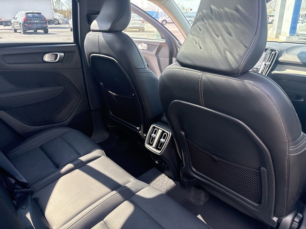 Used 2025 Volvo XC40 B5 Core image 36