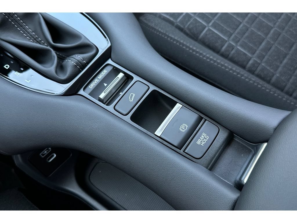 Used 2027 Honda HR-V LX image 32