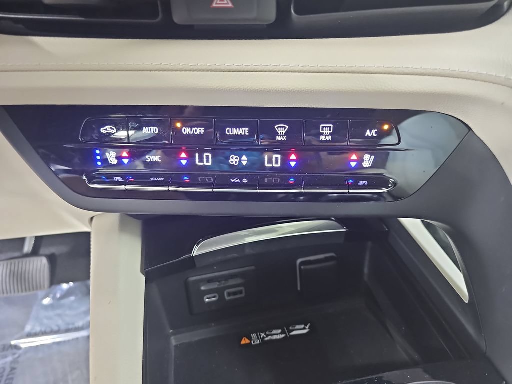 Used 2021 Buick Envision Avenir w/ Technology Package II AWD/4WD image 26