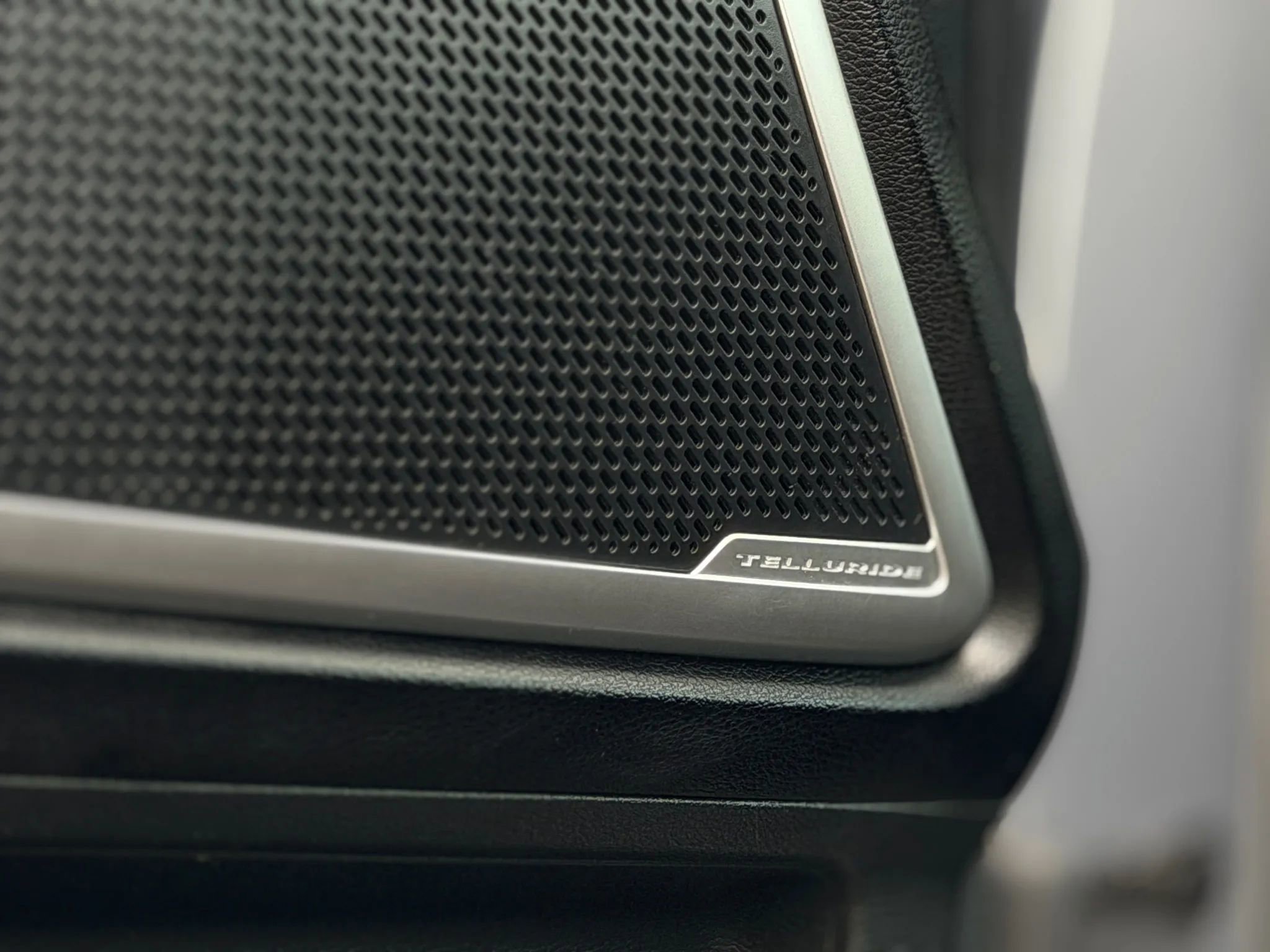 Used 2020 Kia Telluride LX image 8