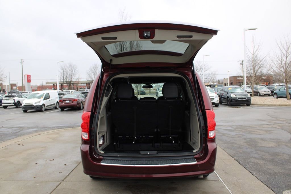 Used 2019 Dodge Grand Caravan SXT image 9