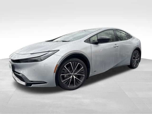 Used 2024 Toyota Prius XLE image 3