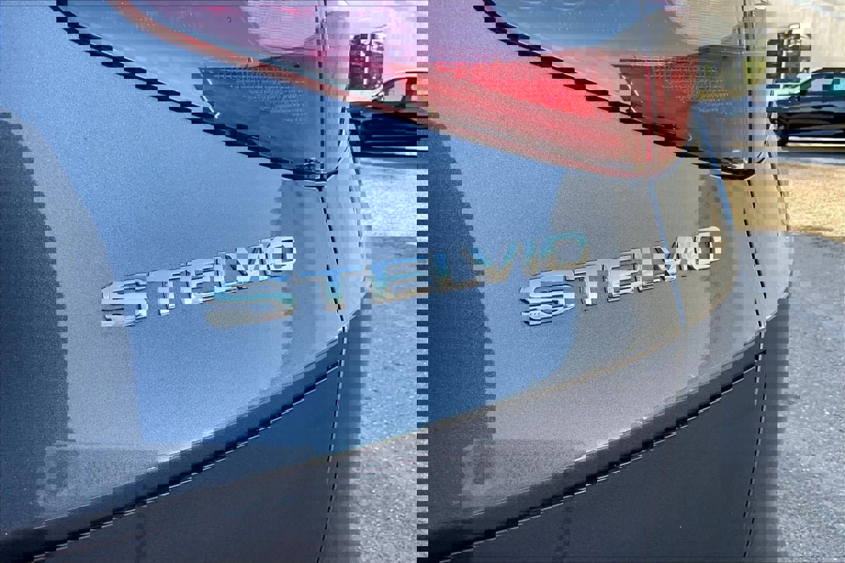 Used 2022 Alfa Romeo Stelvio Ti image 31