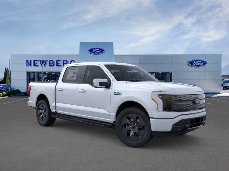 New 2025 Ford F150 Lightning Lariat w/ Max Trailer Tow Package