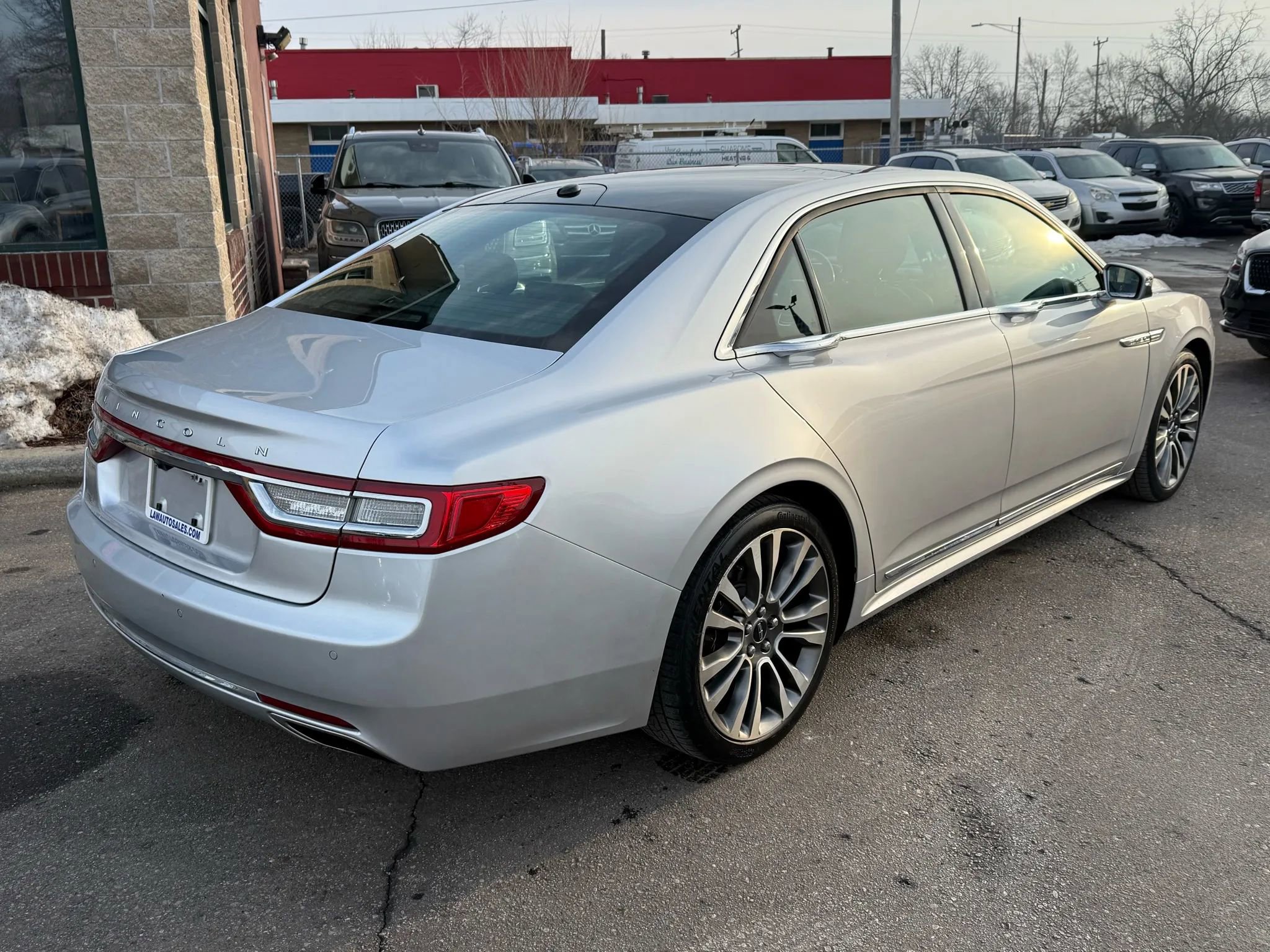 Used 2017 Lincoln Continental Select w/ Climate Package image 5