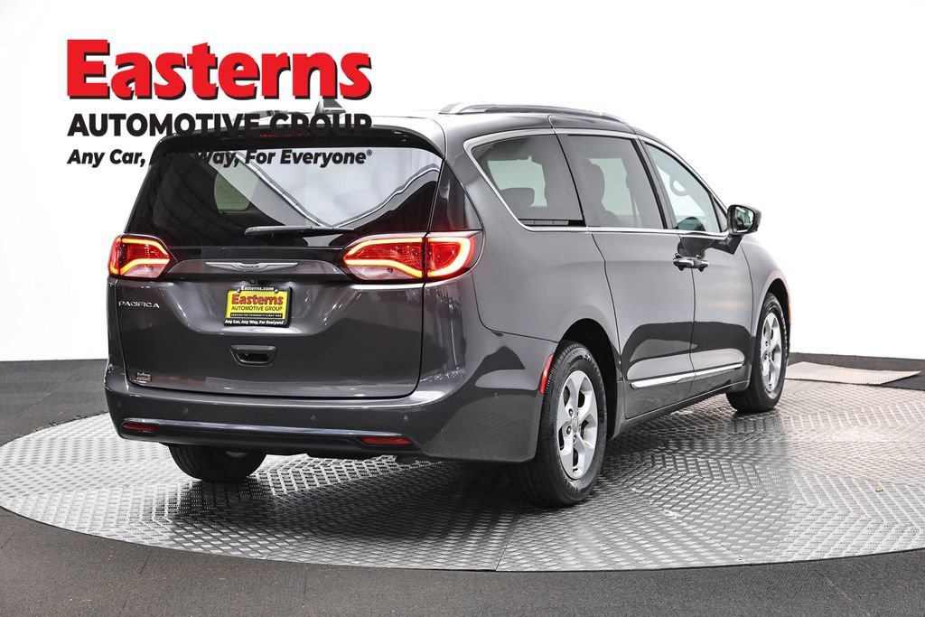 Used 2017 Chrysler Pacifica Touring-L Plus w/ Advanced Safetytec Group FWD image 5