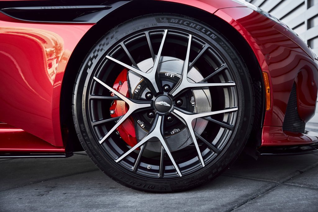 Used 2024 Aston Martin DB12 image 20