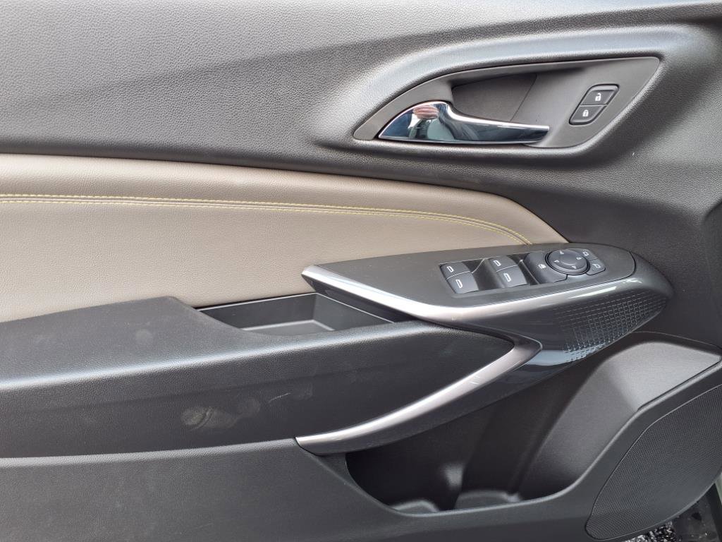 New 2025 Chevrolet Trax ACTIV w/ Driver Confidence Package image 9