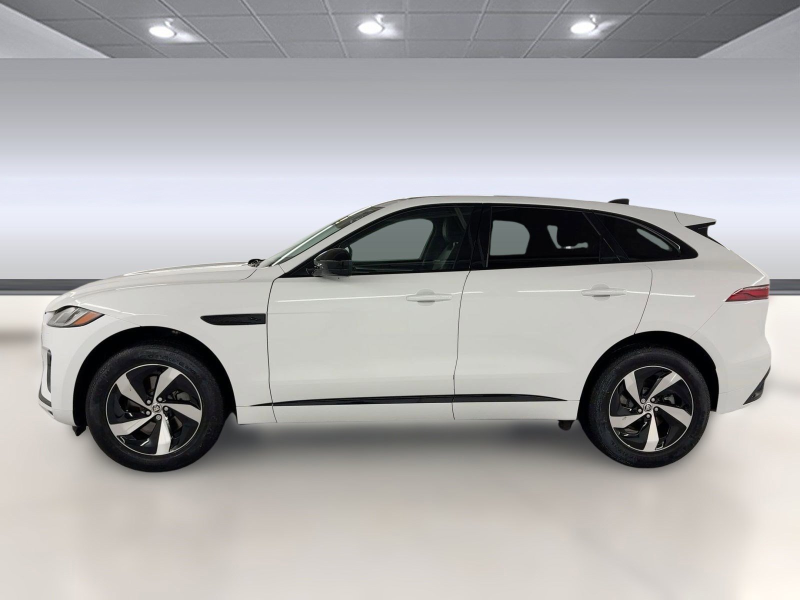 Used 2024 Jaguar F-PACE R-Dynamic S image 2