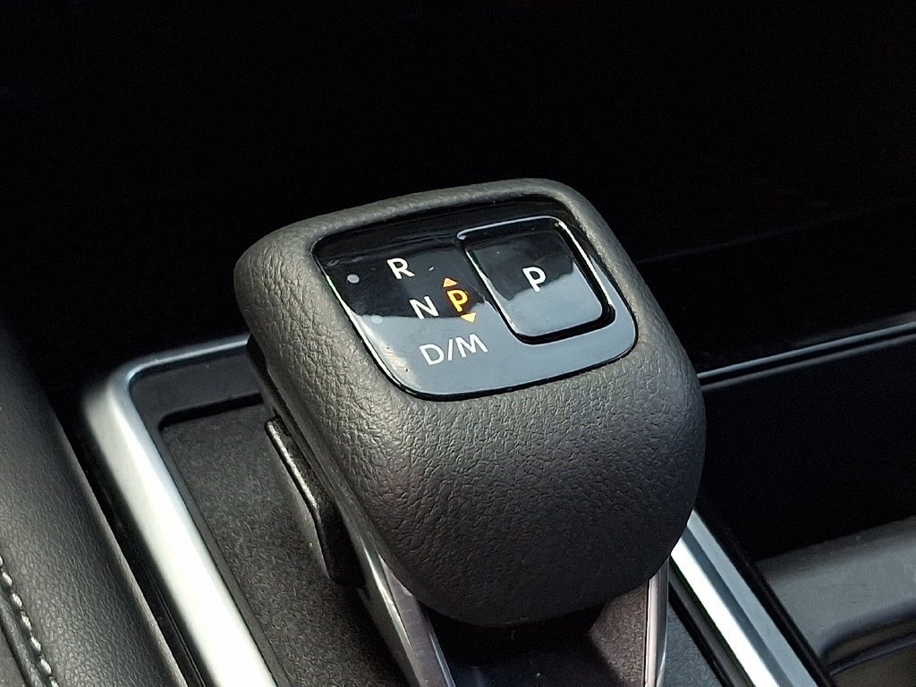 Used 2025 Nissan Pathfinder SV AWD/4WD image 14