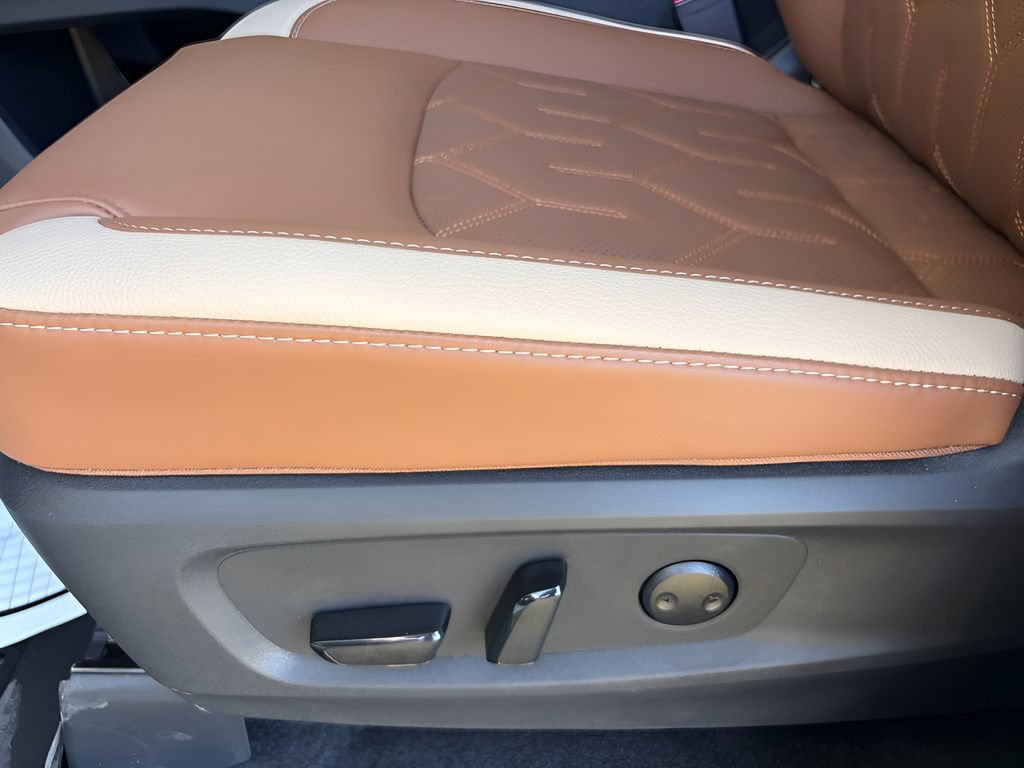 New 2026 Nissan Pathfinder Platinum AWD/4WD image 18