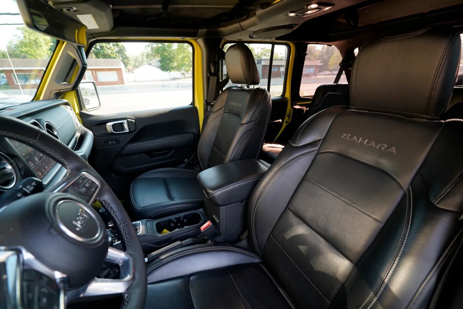 Used 2023 Jeep Wrangler Unlimited Sahara w/ Cold Weather Group AWD/4WD image 18