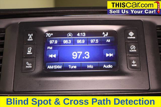 Used 2017 Chrysler Pacifica Touring-L FWD image 17