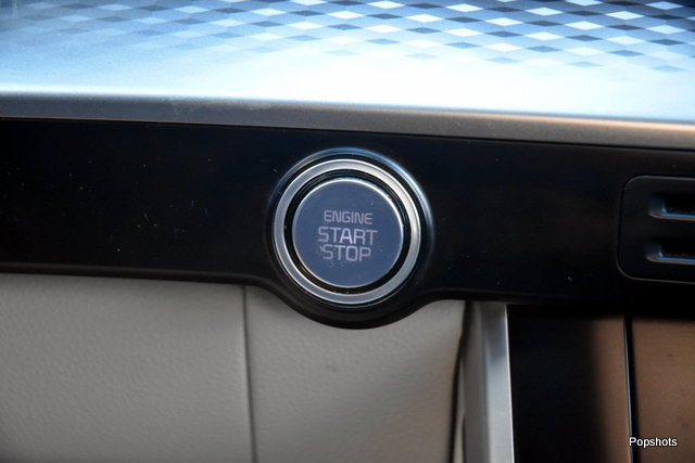 Used 2024 Kia Carnival LX FWD image 19