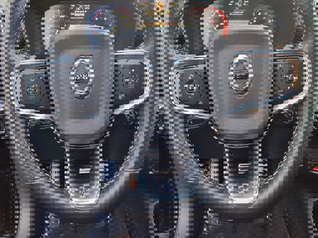 Used 2019 Volvo XC40 T5 R-Design image 11