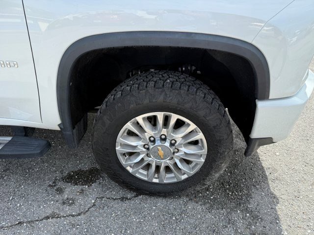 Used 2023 Chevrolet Silverado 2500 High Country w/ Z71 Off-Road Package image 3