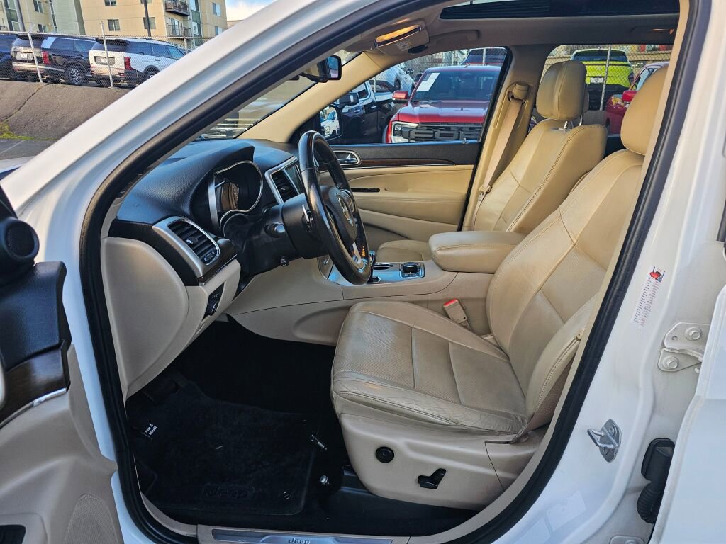 Used 2015 Jeep Grand Cherokee Limited w/ Luxury Group II image 19