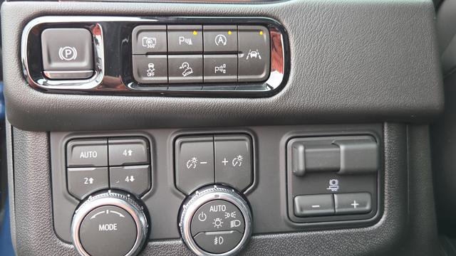 New 2026 GMC Yukon Denali w/ Denali Reserve Package image 35