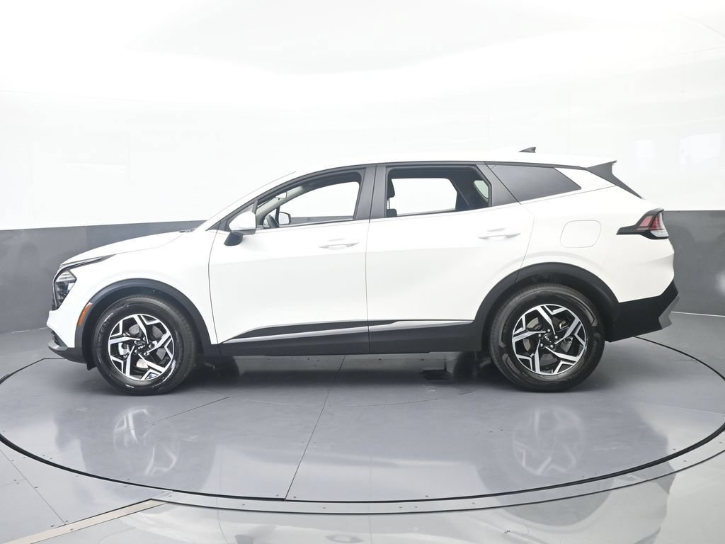 Used 2025 Kia Sportage LX FWD image 3