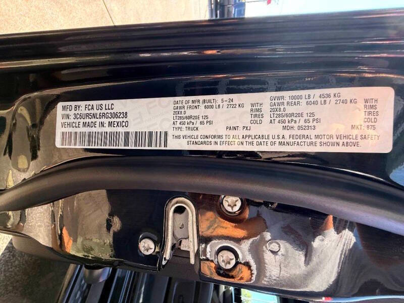 Used 2024 RAM 2500 Laramie w/ Night Edition image 38