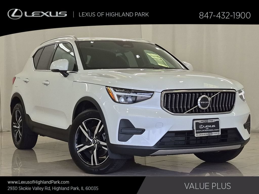 Used 2025 Volvo XC40 B5 Core AWD/4WD image 1