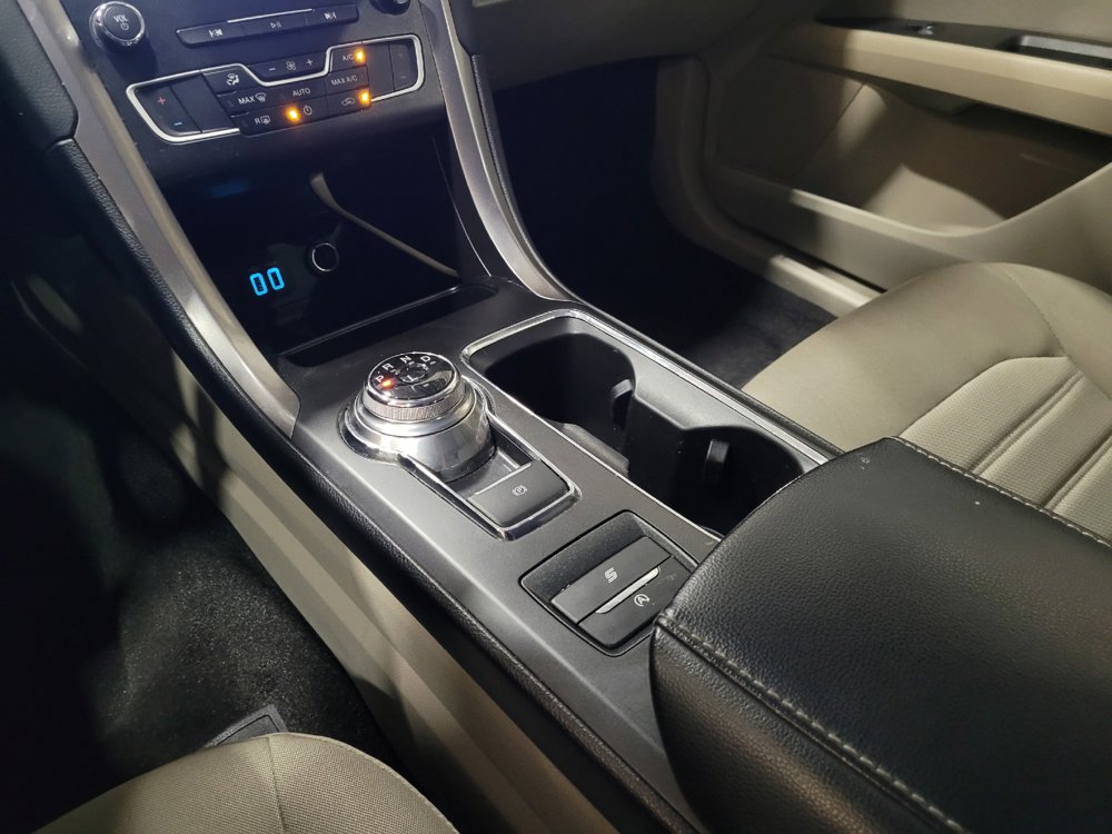 Used 2020 Ford Fusion SE w/ Fleet SE Value Package FWD image 26