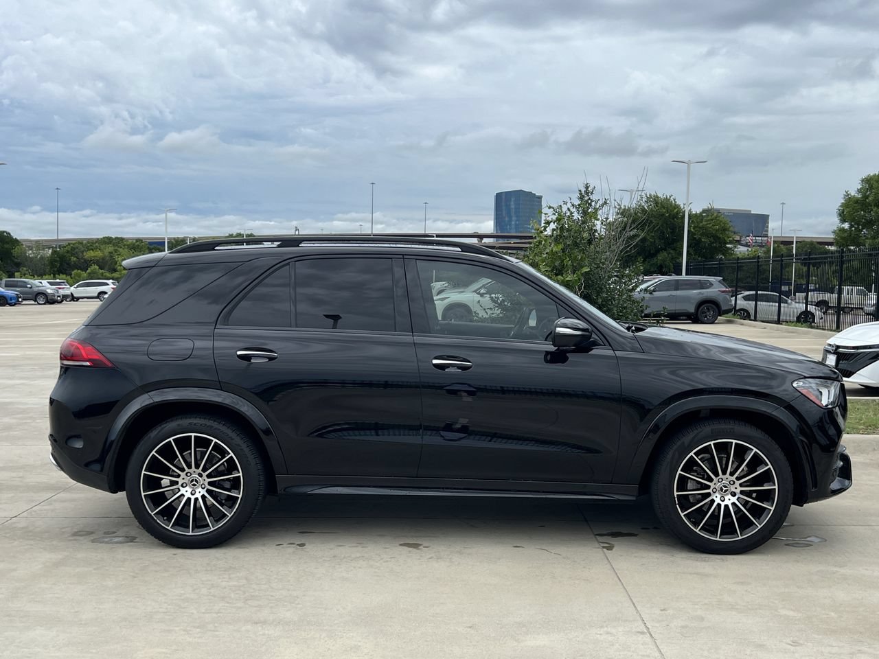 Used 2023 Mercedes-Benz GLE 350 4MATIC image 3