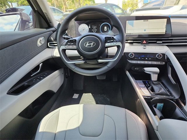 New 2025 Hyundai Elantra Limited image 10